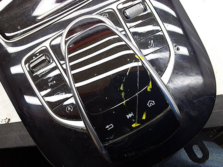 2016-2019 MERCEDES E CLASS W213 CENTRE  CONSOLE  A2138100815 FMK09 (DAMAGED)