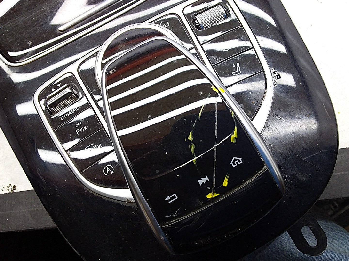 2016-2019 MERCEDES E CLASS W213 CENTRE  CONSOLE  A2138100815 FMK09 (DAMAGED)