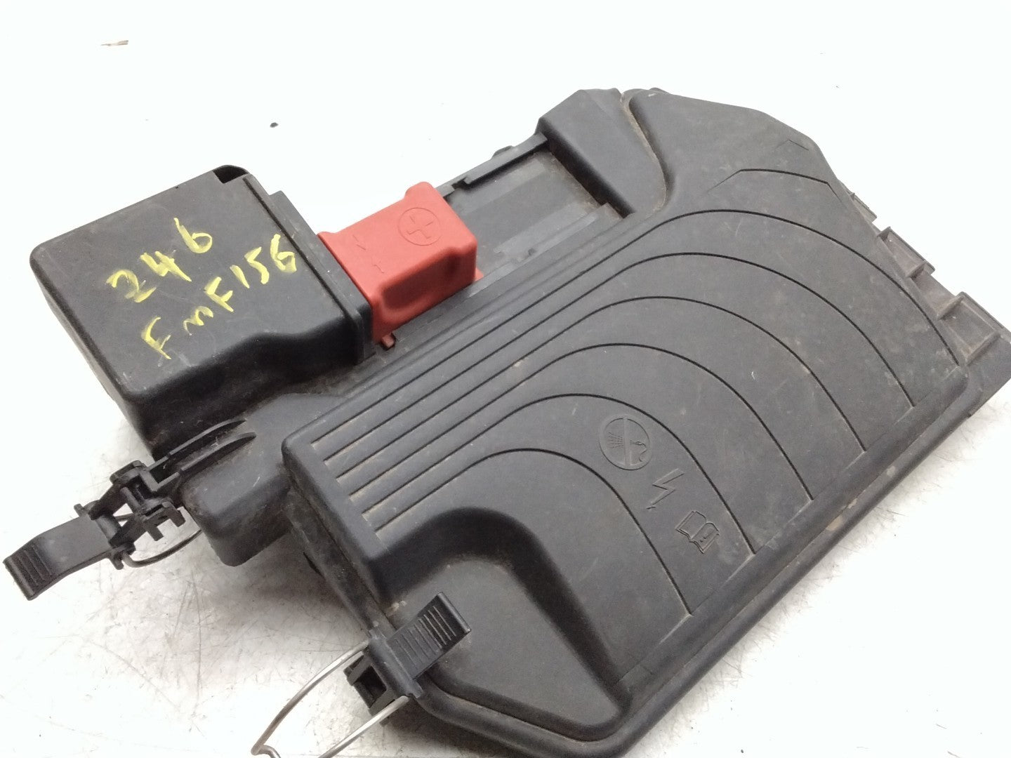MERCEDES BENZ  B-CLASS  W246 FUSE RELAY JUNCTION BOX LID A2465400182  FMF156
