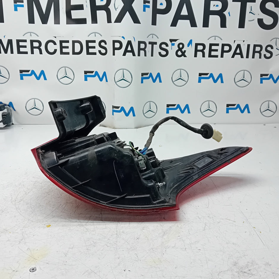 MITSUBISHI OUTLANDER MK3 2015-19 PASSENGER SIDE NS OUTER REAR TAIL LIGHT FMT135