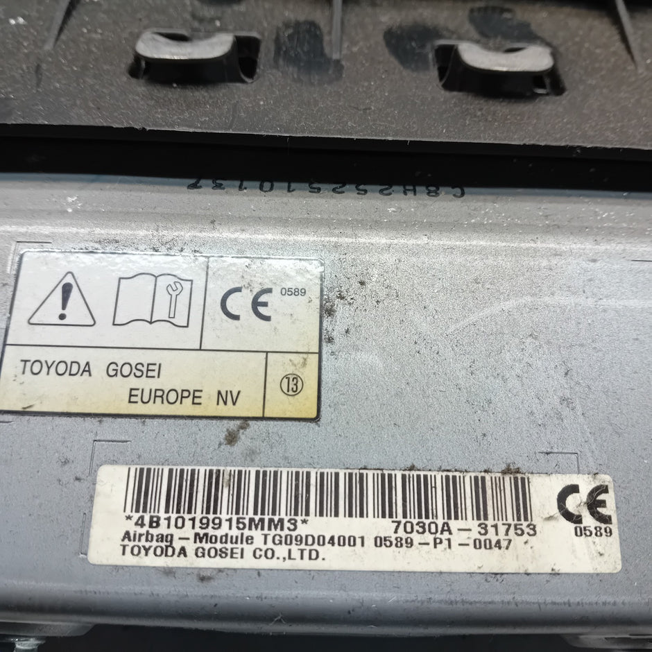 MITSUBISHI OUTLANDER MK3 KNEE AIR SRS BAG RIGHT DRIVER SIDE 7030A-31753 FM00993