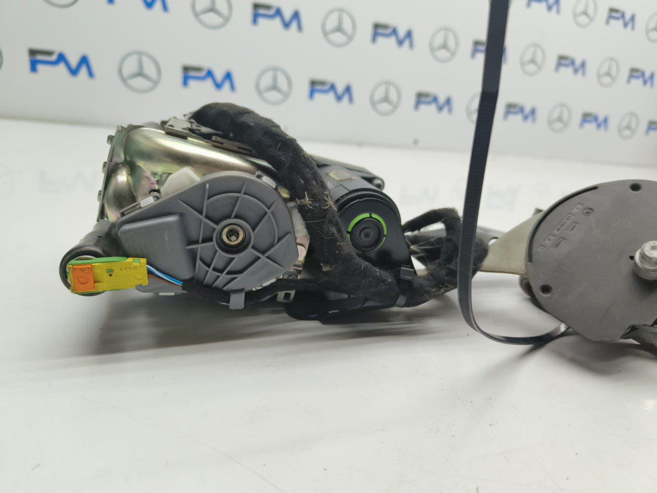 MERCEDES E CLASS W212  SEAT BELT FRONT LEFT PASSENGER SIDE A2128600786 FMS19 NSF