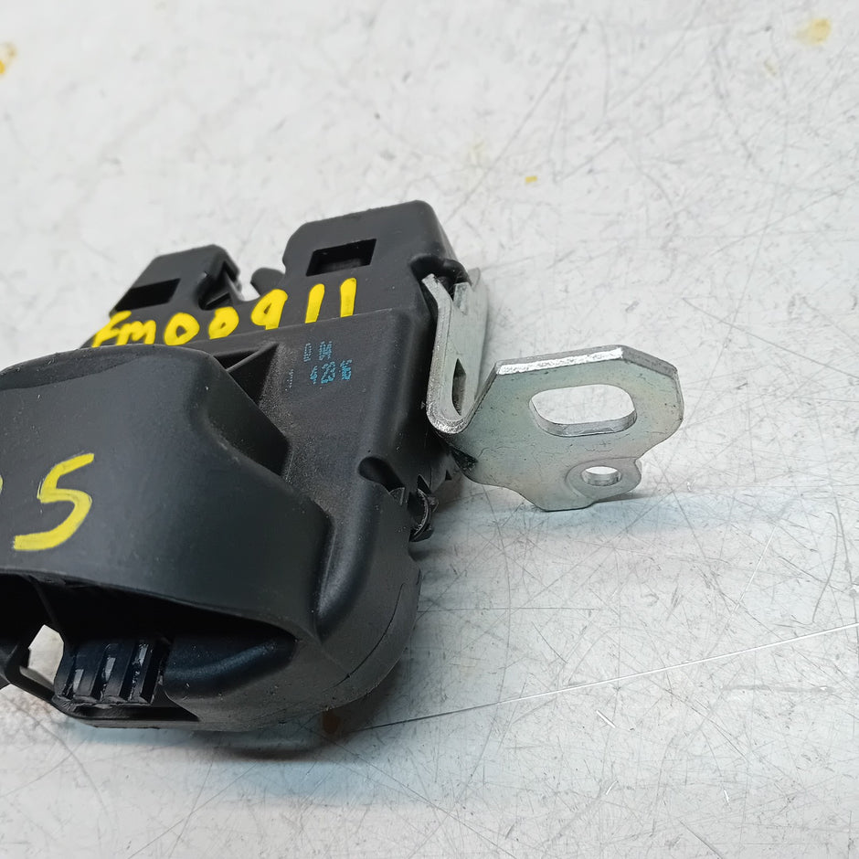 GENUINE MERCEDES BENZ C-CLASS W205 TRUNK LID LOCK LATCH FM00911