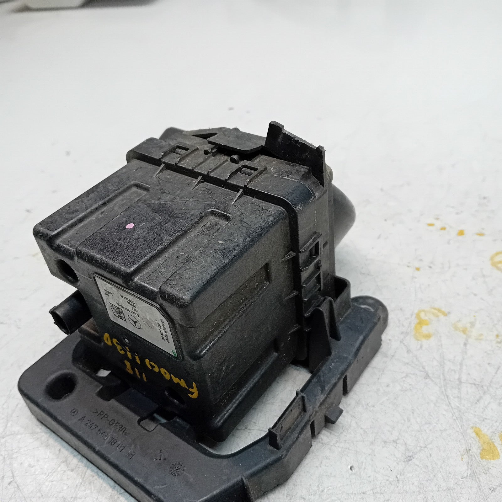 MERCEDES C-CLASS W205 ENGINE SOUND CONTROL MODULE & BRACKET A2239016902 FM001130