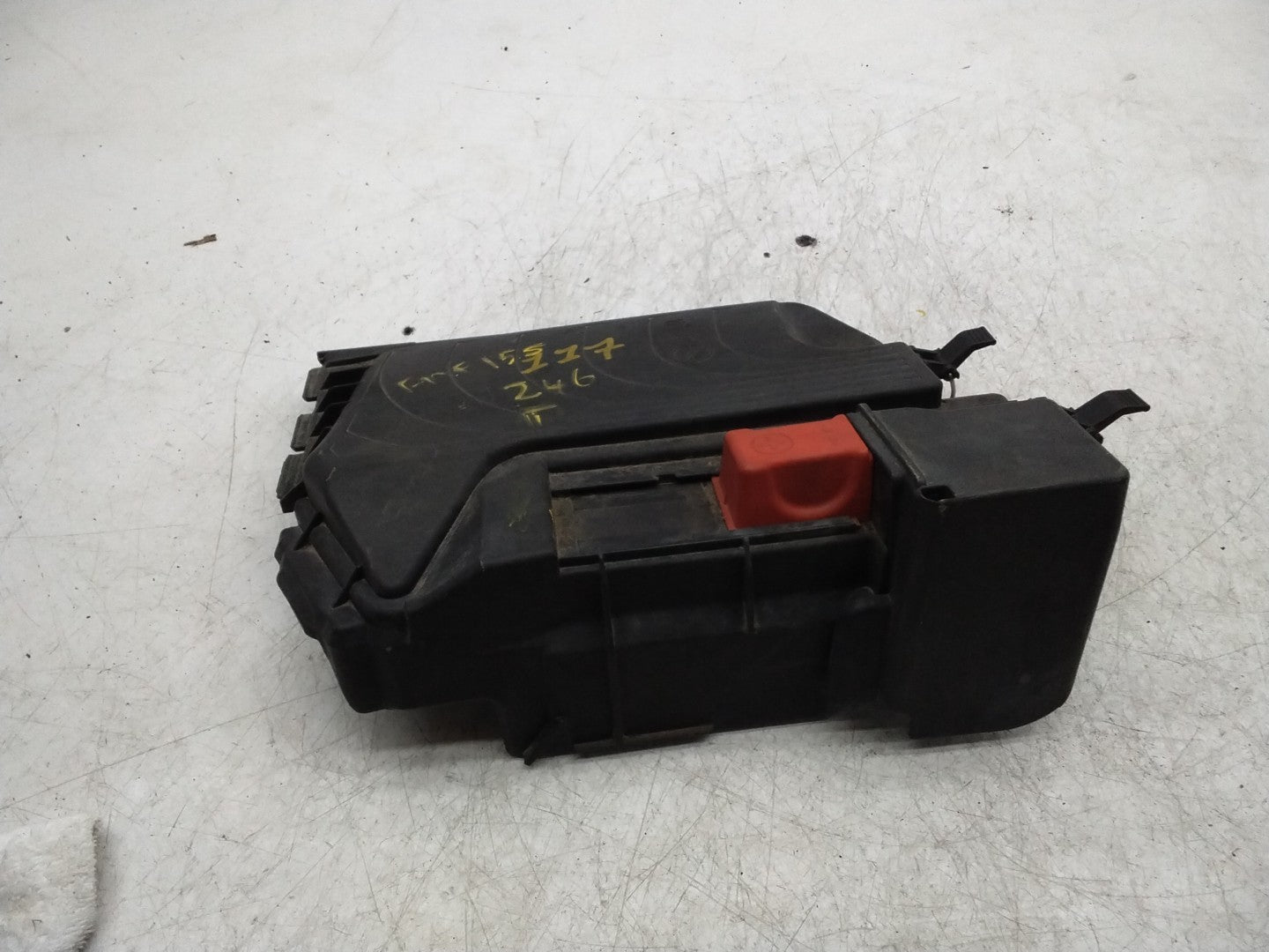 MERCEDES BENZ  B-CLASS  W246 FUSE RELAY JUNCTION BOX LID A2465400182  FMF155