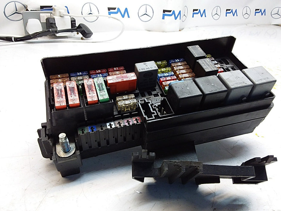 MERCEDES BENZ M-CLASS W164 2005-2011  FUSE RELAY BOX A1645403072 FMF118