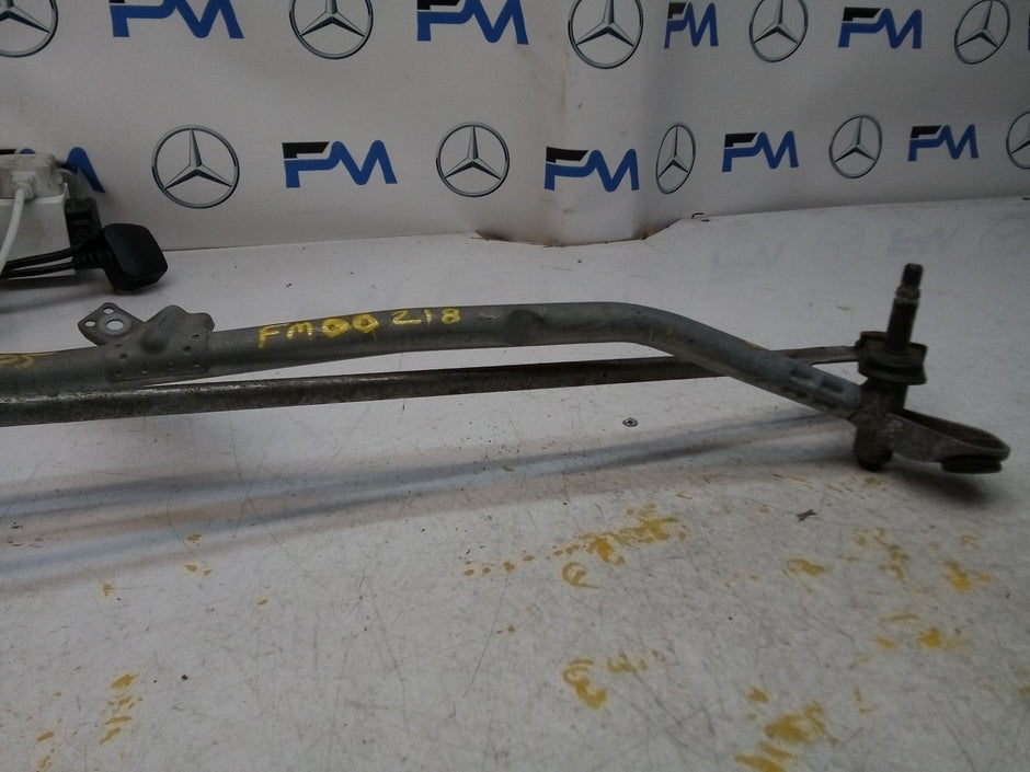 MERCEDES-BENZ C CLASS W205 FRONT WIPER MOTOR WITH LINKAGE A2059600940 FM00218