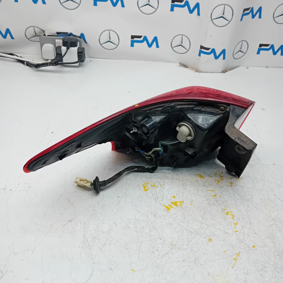 MITSUBISHI OUTLANDER DRIVER SIDE OS REAR TAIL LIGHT FMT189 HALF LED