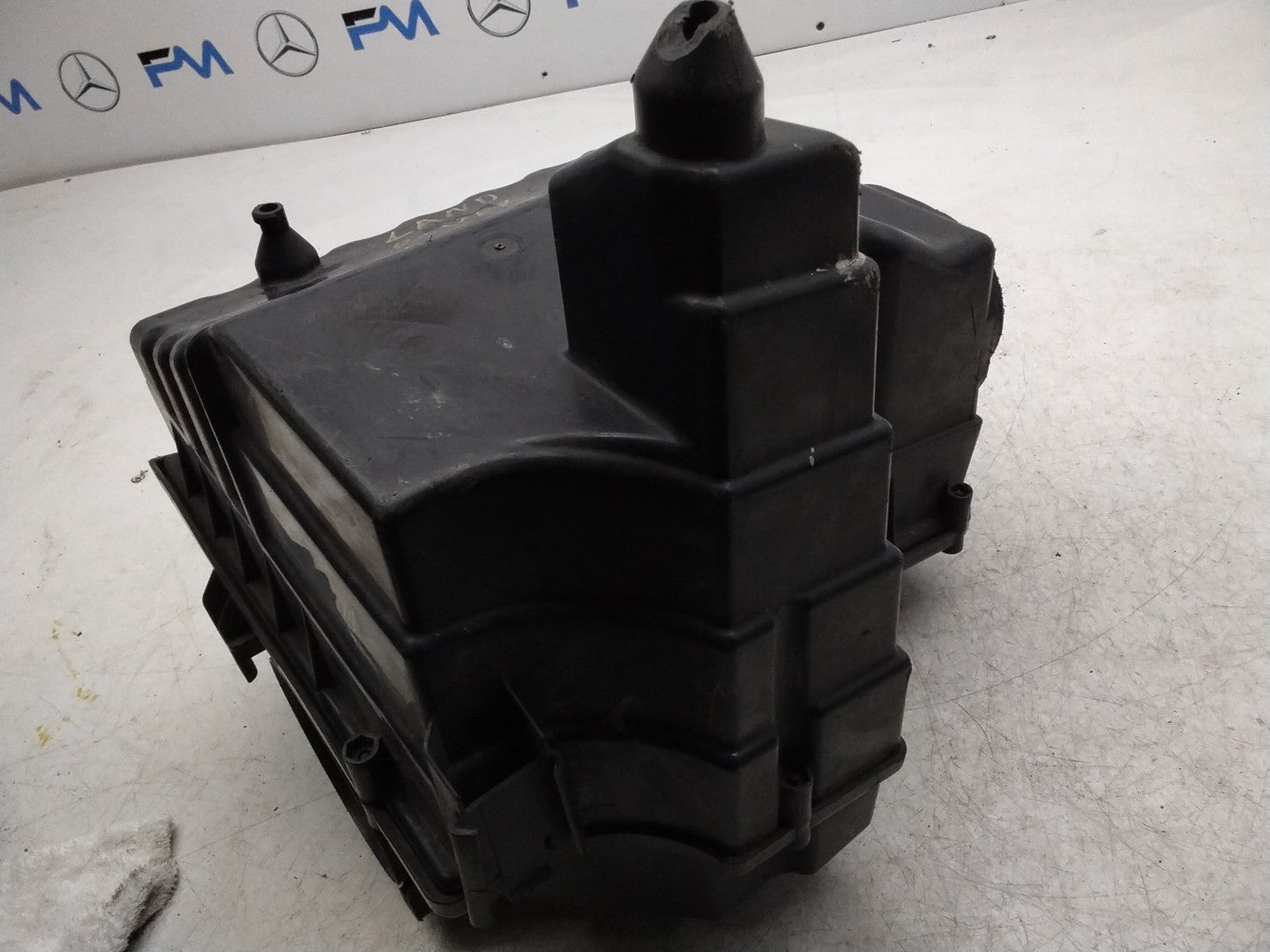 LAND ROVER  AIR FILTER CLEANER BOX  4619685911 FMA74