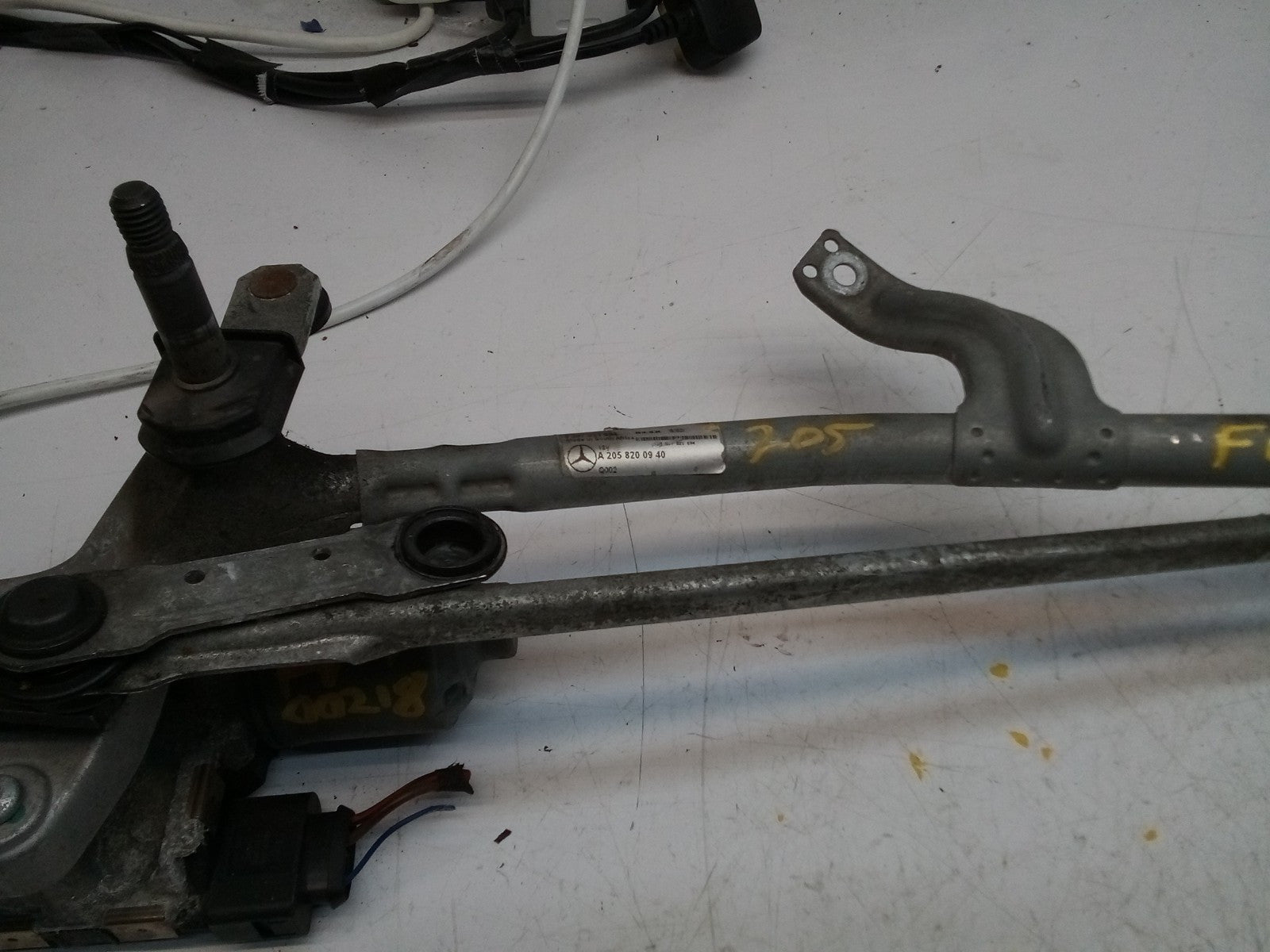 MERCEDES-BENZ C CLASS W205 FRONT WIPER MOTOR WITH LINKAGE A2059600940 FM00218
