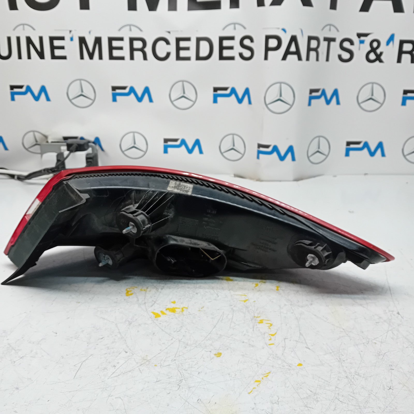 MERCEDES E-CLASS W207 COUPE PASSENGER SIDE NS REAR TAIL LIGHT A2079060158 FMT171