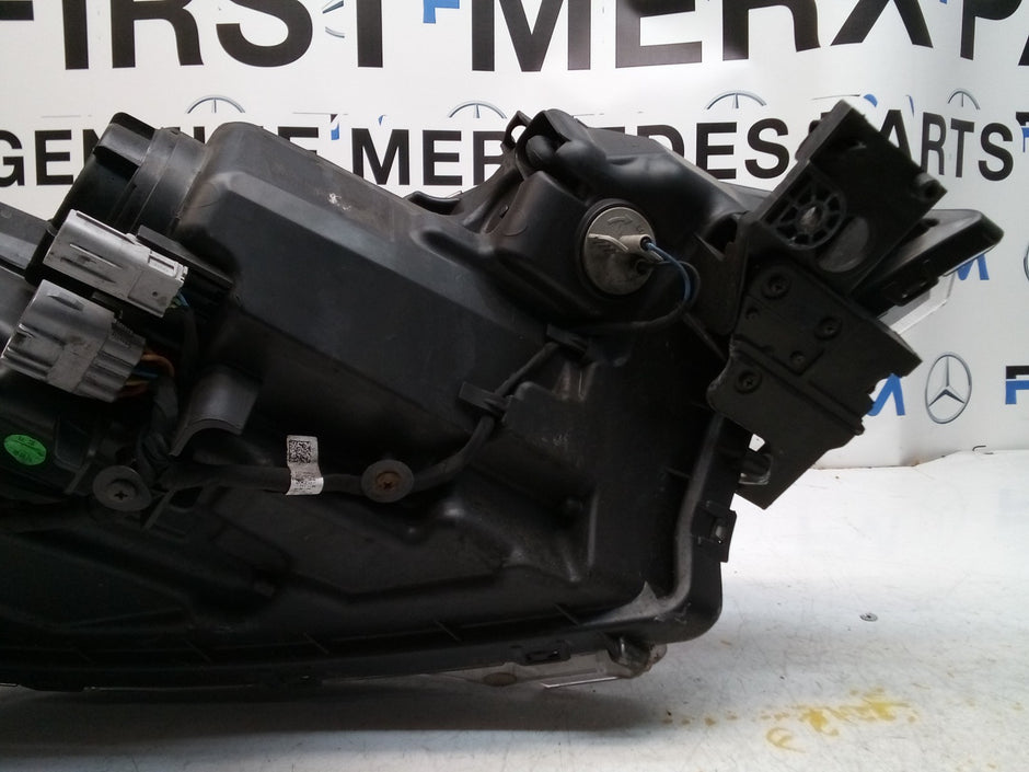MITSUBISHI OUTLANDER MK3 2015 HEADLIGHT PASSENGER NS LEFT L0094I 086Q FMH169