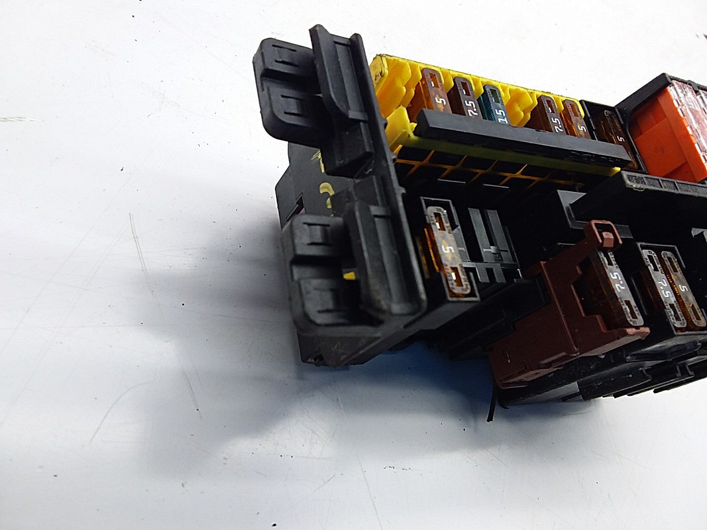 MERCEDES C CLASS FUSE RELAY BOX A2059067200 W205 2014 -2021 FMF11