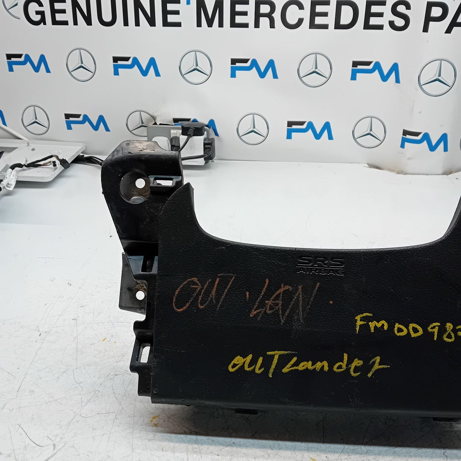 MITSUBISHI OUTLANDER MK3 KNEE AIR SRS BAG RIGHT DRIVER SIDE 7030A-31754 FM00987