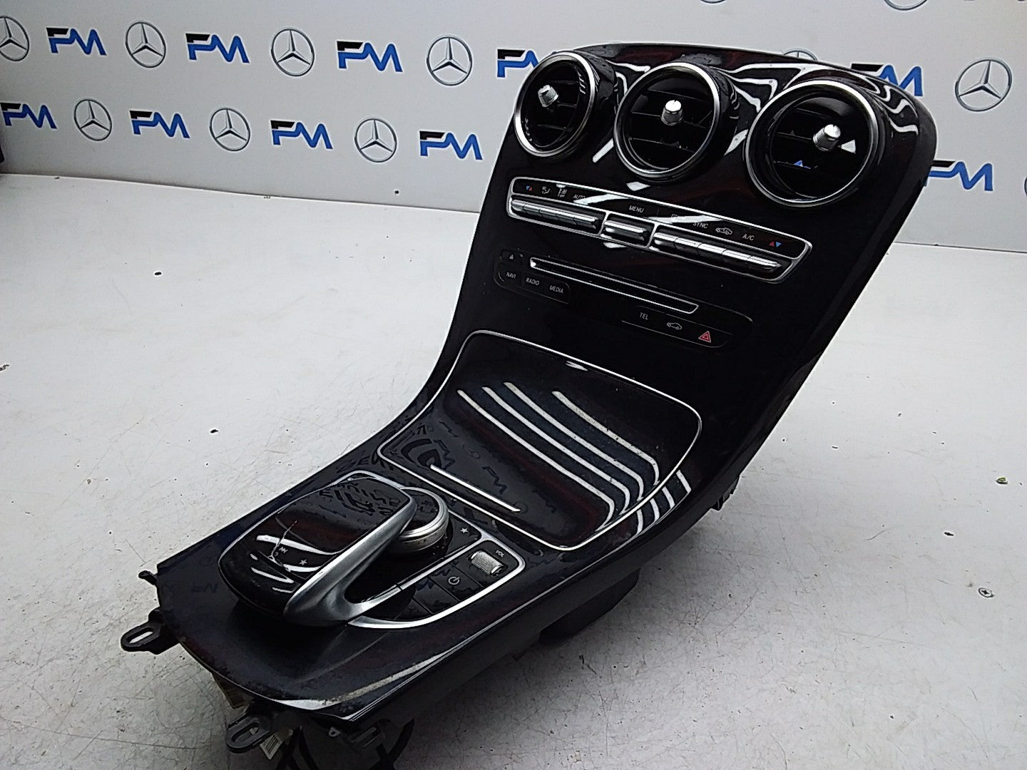 2014 ONWARDS MERCEDES C-CLASS W205 CENTRE  CONSOLE  A2056807210 FMK15 (DAMAGED)
