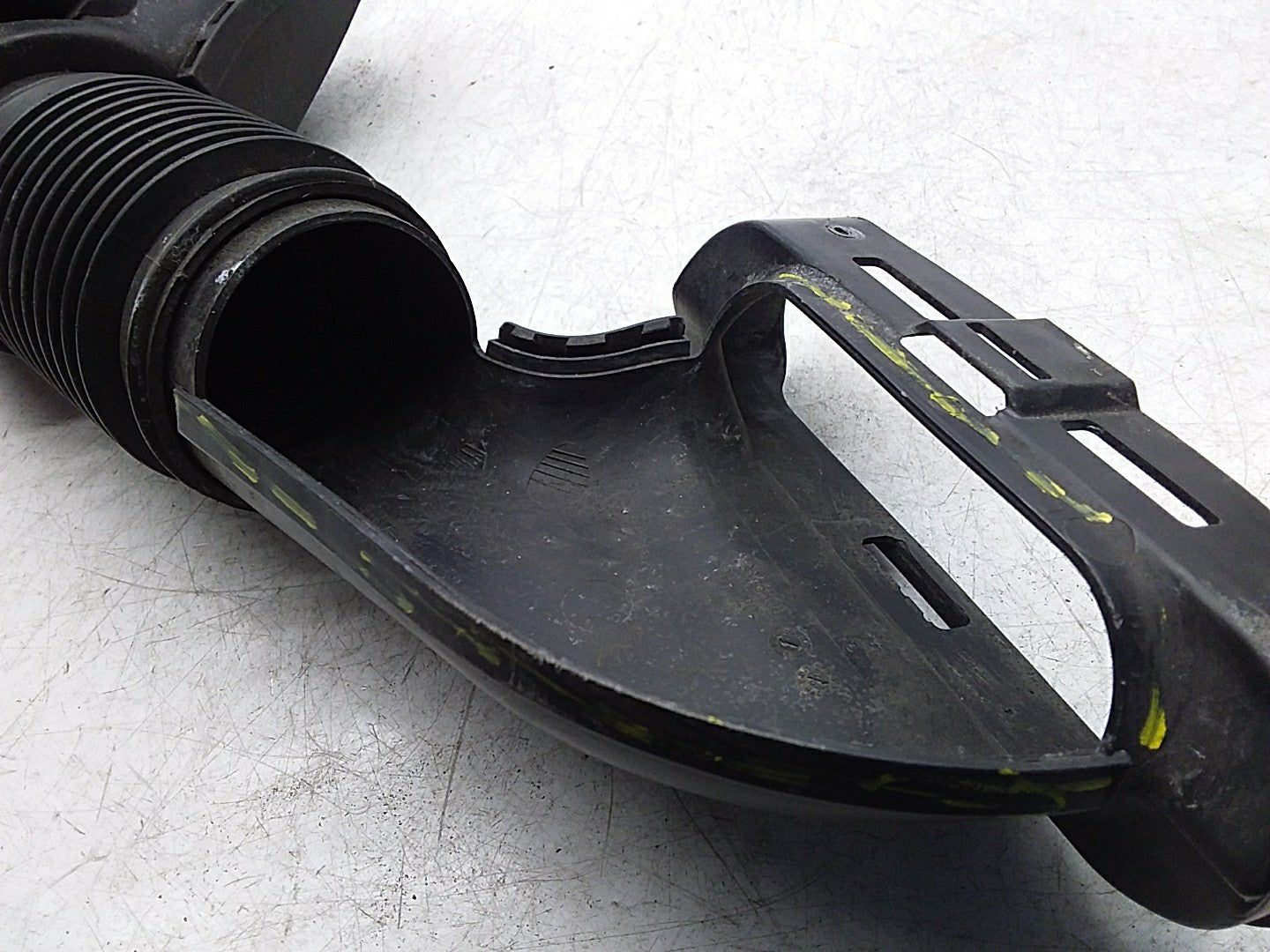 MERCEDES BENZ E-CLASS W213 AIR INTAKE TUBE A6540040097 FMI45 (DAMAGED)