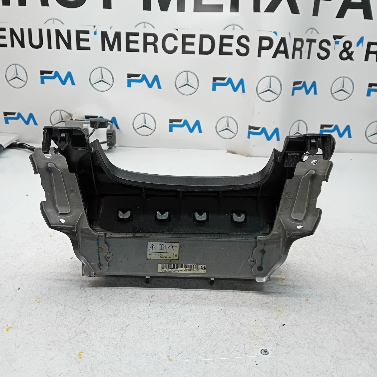 MITSUBISHI OUTLANDER MK3 KNEE AIR SRS BAG RIGHT DRIVER SIDE 7030A-31753 FM00993