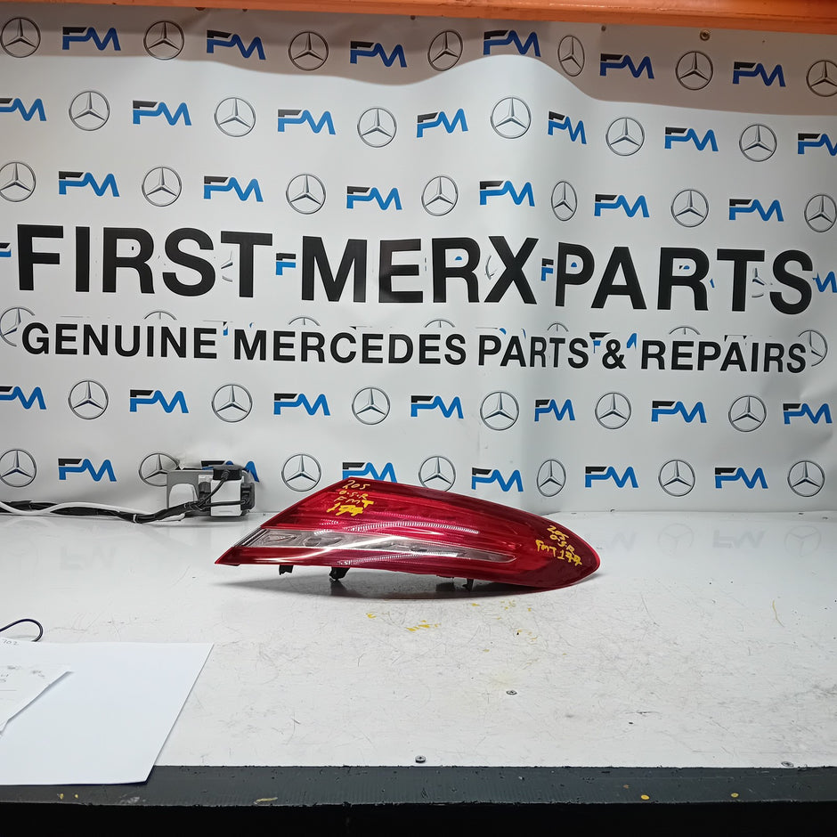 MERCEDES C-CLASS W205 DRIVER SIDE OS REAR TAIL LIGHT FMT177 2016 A2059066400