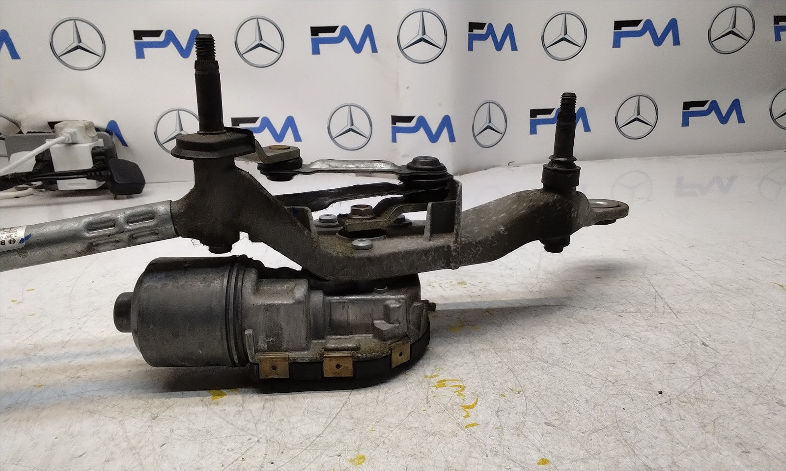 MERCEDES-BENZ C CLASS W205 FRONT WIPER MOTOR WITH LINKAGE A2059600940 FM00750