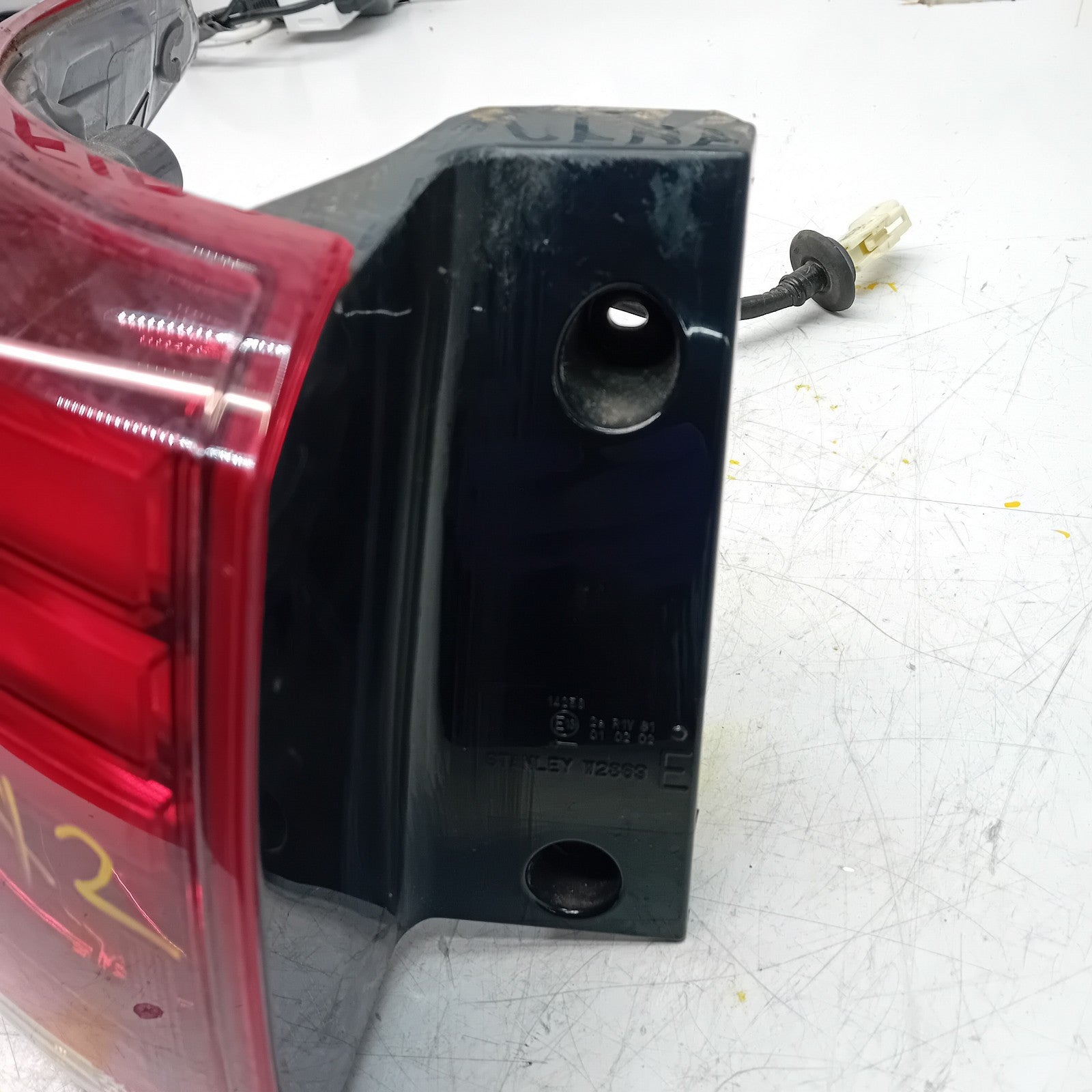 MITSUBISHI OUTLANDER MK3 2015-19 PASSENGER SIDE NS OUTER REAR TAIL LIGHT FMT142