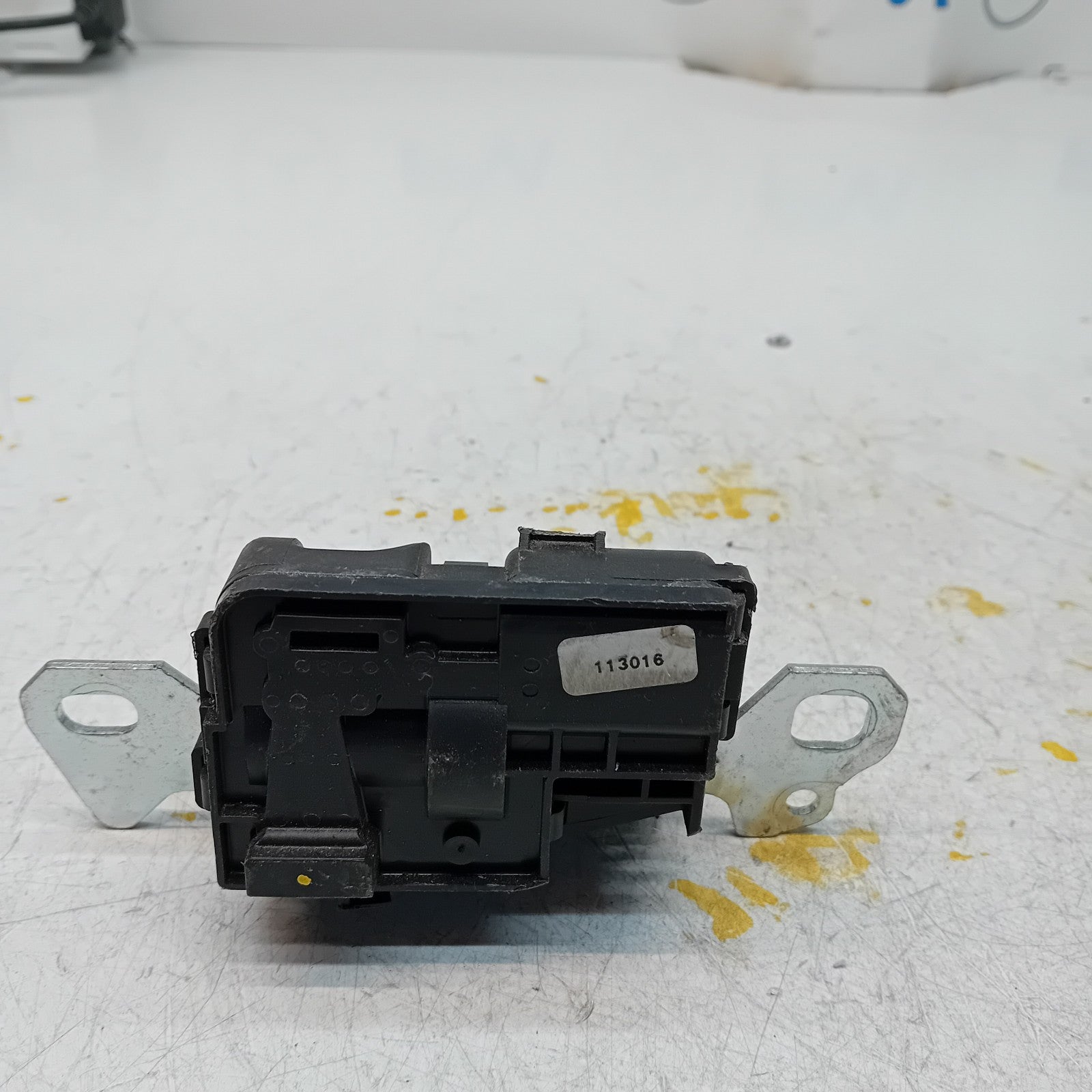 GENUINE MERCEDES BENZ C-CLASS W205 REAR SEAT LOCK / LATCH A2059200176 FM00873