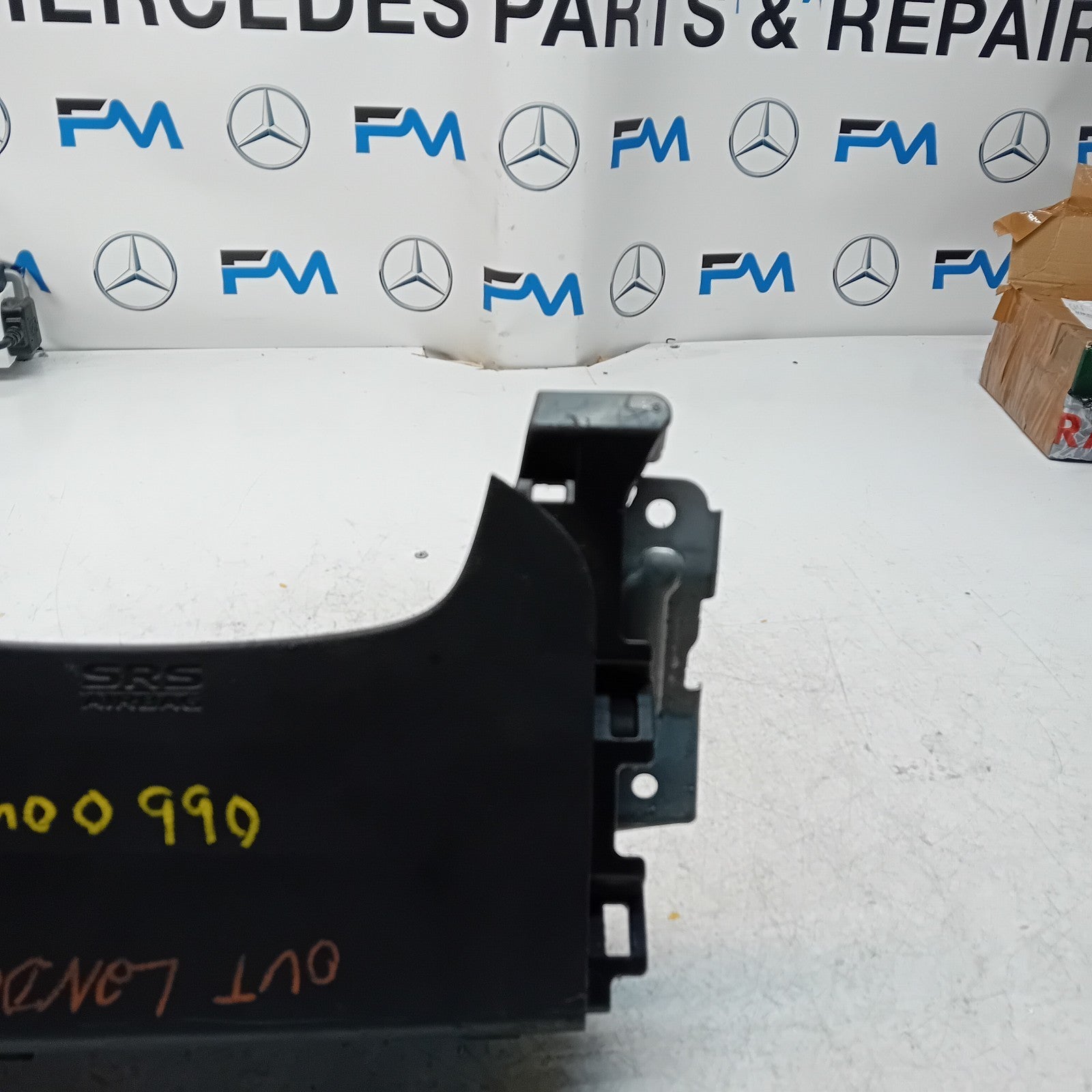 MITSUBISHI OUTLANDER MK3 KNEE AIR SRS BAG RIGHT DRIVER SIDE 7030A-31754 FM00990