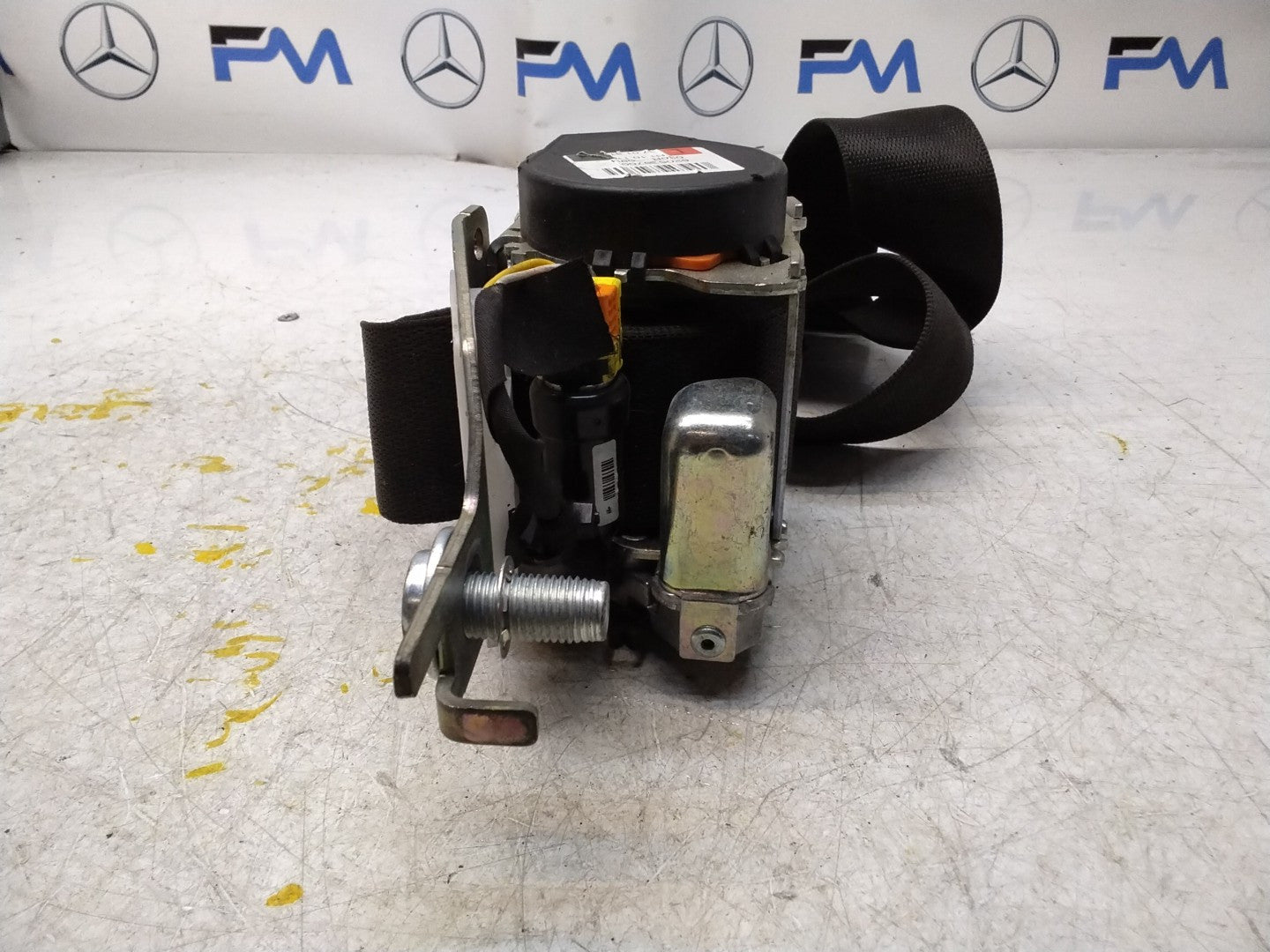 MERCEDES BENZ GLE W166 SIDE REAR SEAT BELT A1668603185 FMS370 NSR