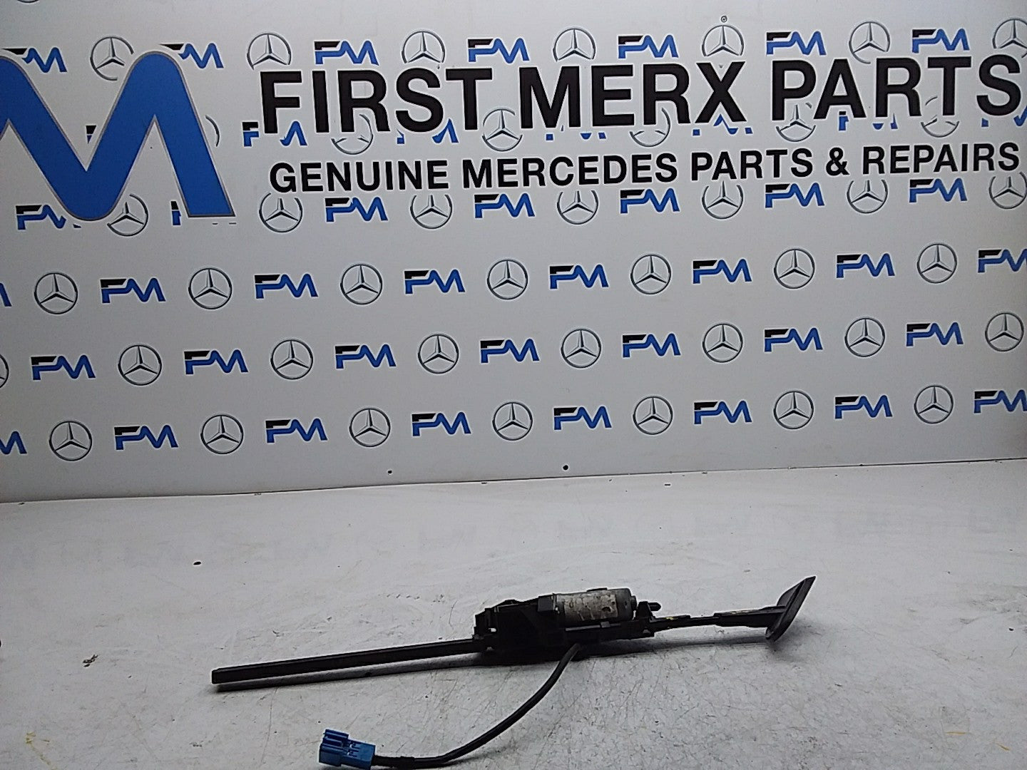MERCEDES C-CLASS W205  SEAT BELT RETRACTOR 2058600182 FMR03 (DAMAGED)