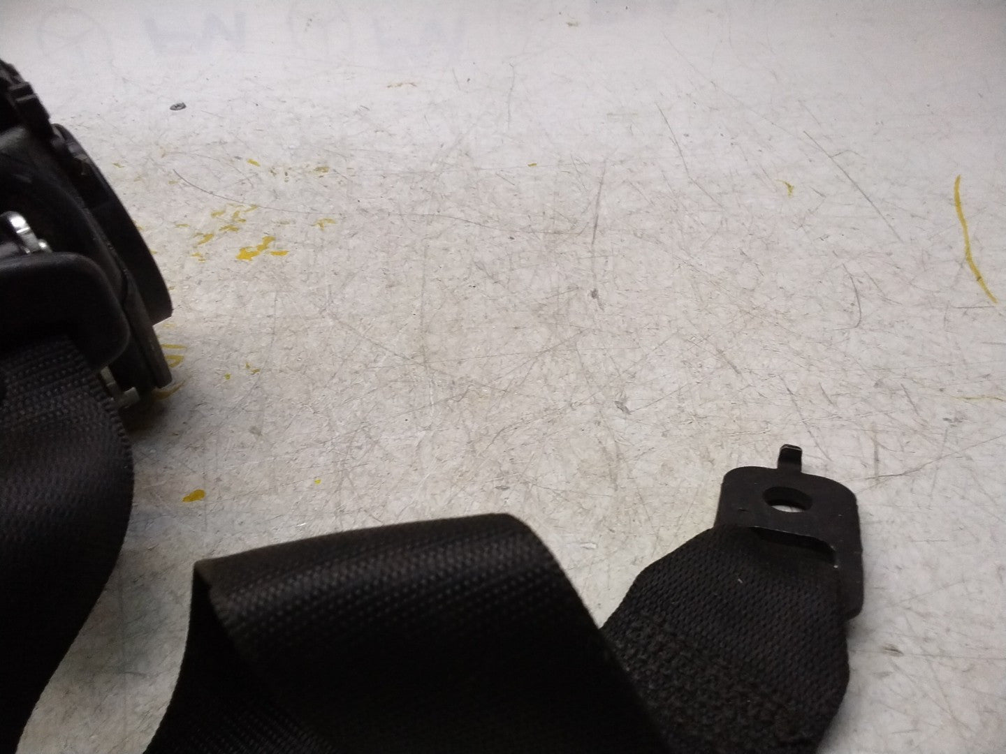 MERCEDES E CLASS SEAT BELT REAR RIGHT AND LEFT A2078602385 C207 FMS450 NSR OSR