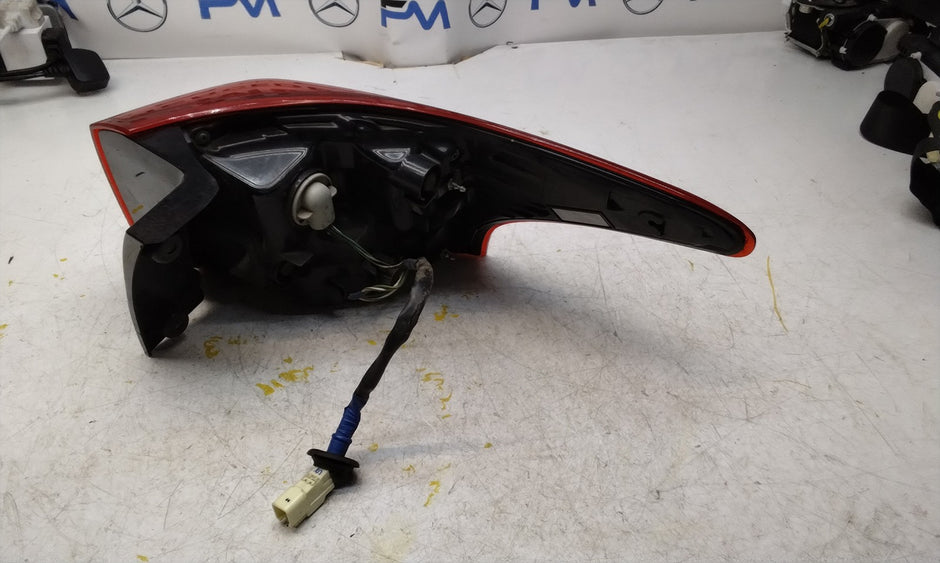 MITSUBISHI OUTLANDER PASSENGER SIDE NS REAR TAIL LIGHT FMT208 HALF LED