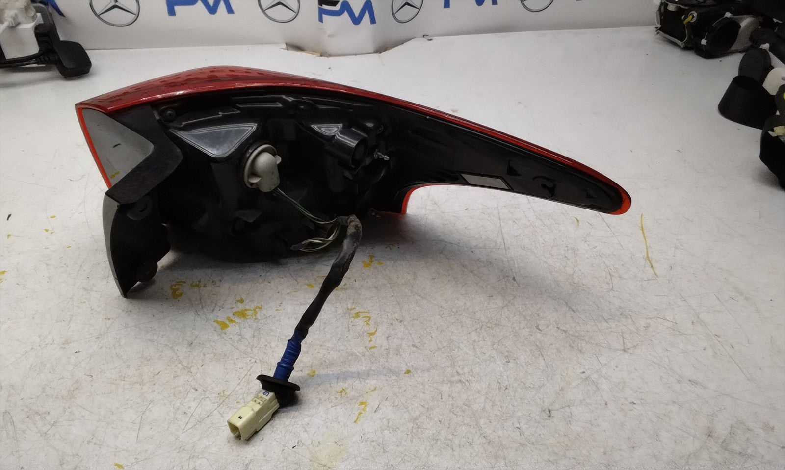 MITSUBISHI OUTLANDER PASSENGER SIDE NS REAR TAIL LIGHT FMT208 HALF LED