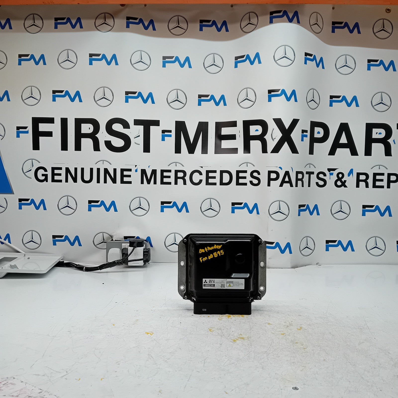 MITSUBISHI OUTLANDER   ENGINE  ECU CONTROL MODULE 1860C581 FM00895