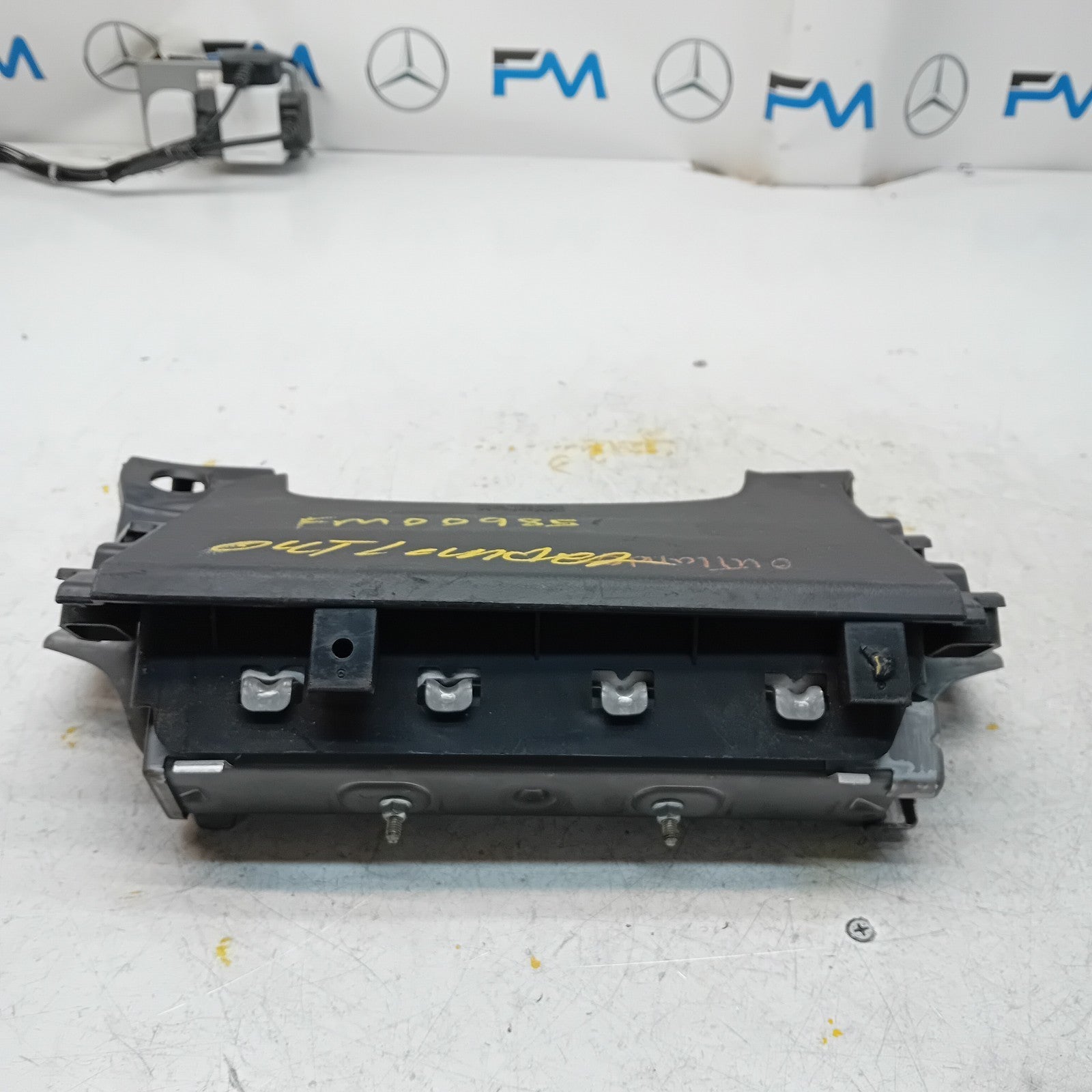 MITSUBISHI OUTLANDER MK3 KNEE AIR SRS BAG RIGHT DRIVER SIDE 7030A-31754 FM00985