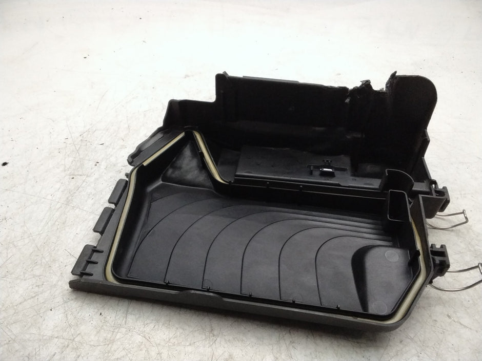 MERCEDES BENZ  B-CLASS  W246 FUSE RELAY  BOX LID A2465400182  FMF161 (DAMAGED) 