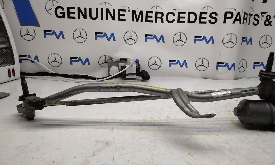 MERCEDES-BENZ C CLASS W205 FRONT WIPER MOTOR WITH LINKAGE A2059600940 FM00750