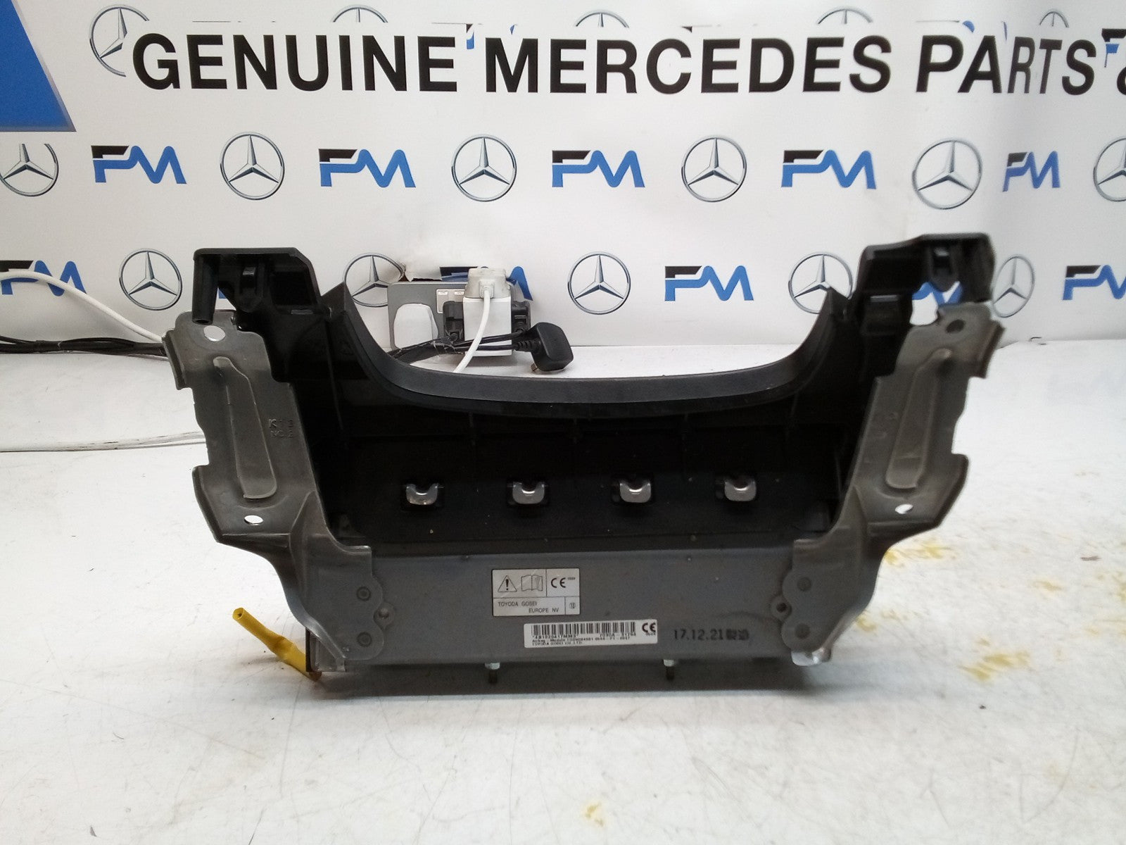 MITSUBISHI OUTLANDER MK3 KNEE AIR SRS BAG RIGHT DRIVER SIDE 7030A-31754 FM00762