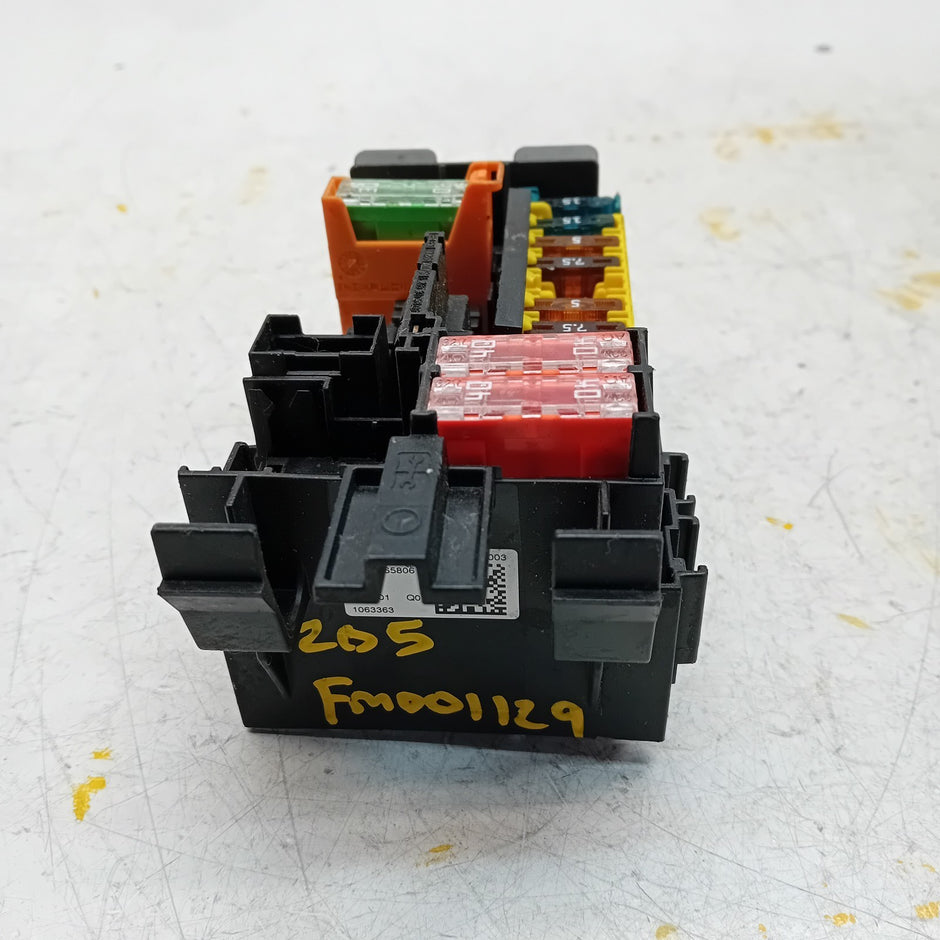 MERCEDES C-CLASS W205  FUSE BOX A2059065806 FM001129