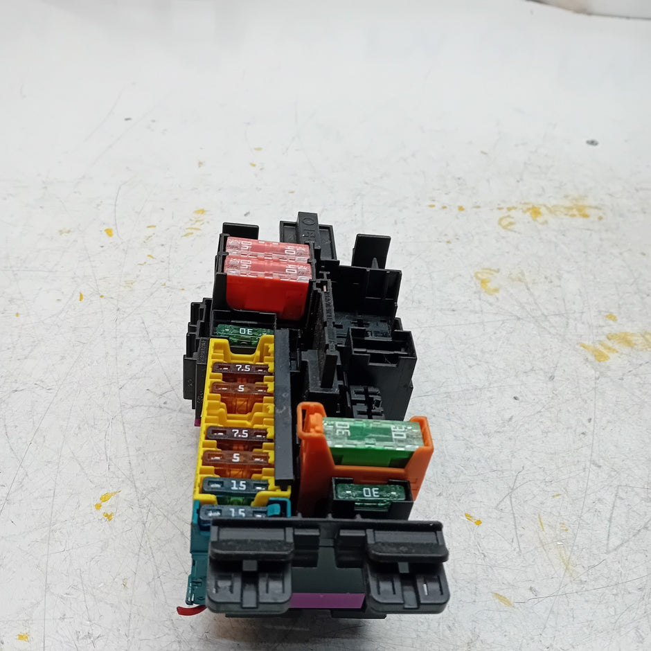 MERCEDES C-CLASS W205  FUSE BOX A2059065806 FM001129