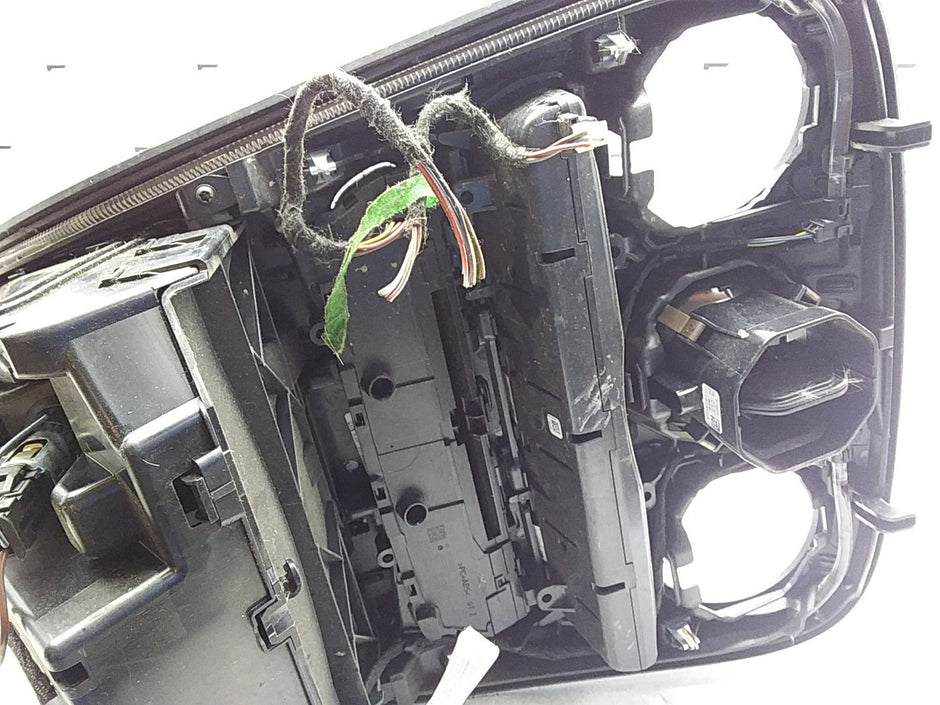 2016-2019 MERCEDES E CLASS W213 CENTRE  CONSOLE  A2054402032 FMK26 (DAMAGED)