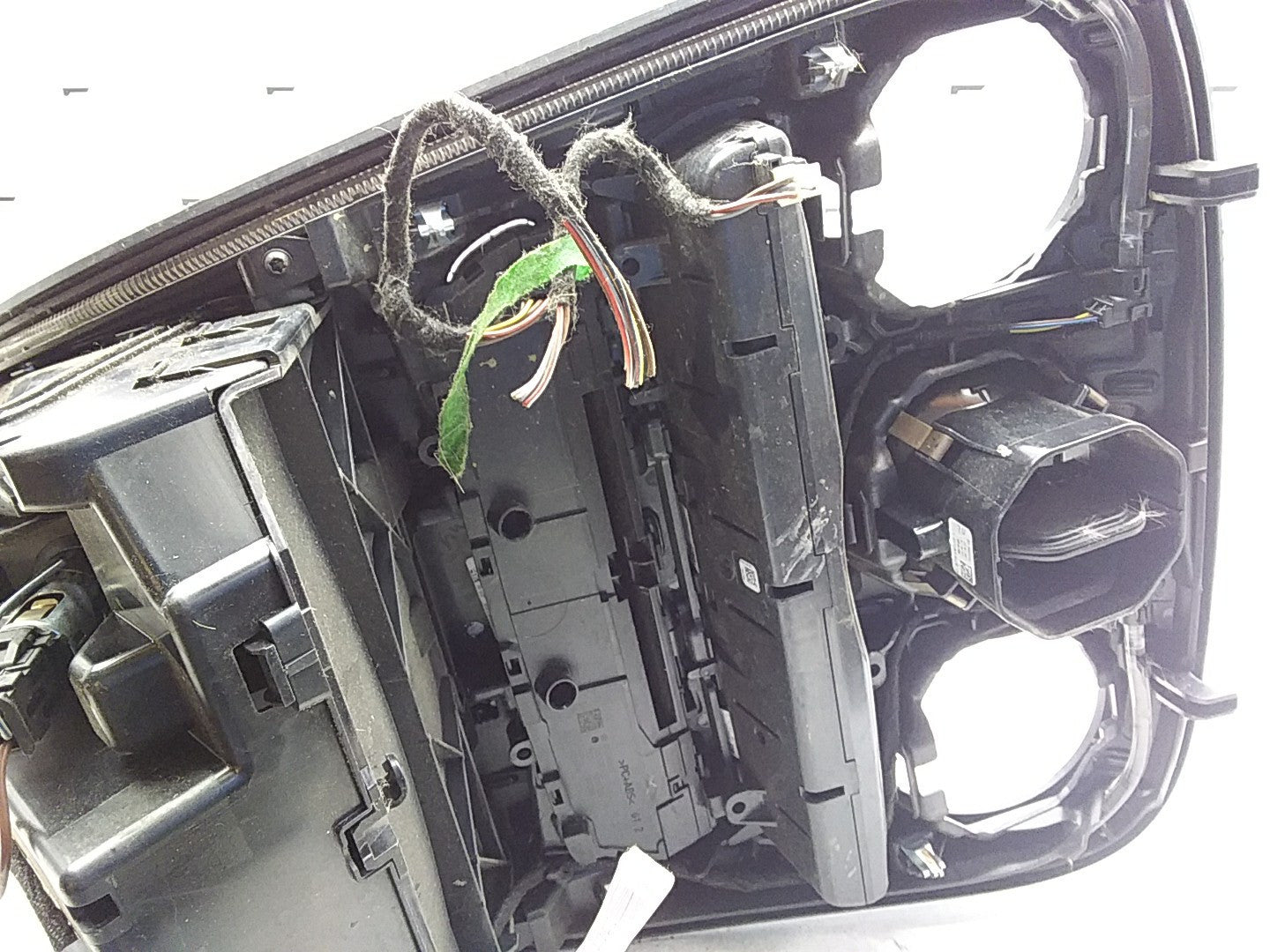 2016-2019 MERCEDES E CLASS W213 CENTRE  CONSOLE  A2054402032 FMK26 (DAMAGED)