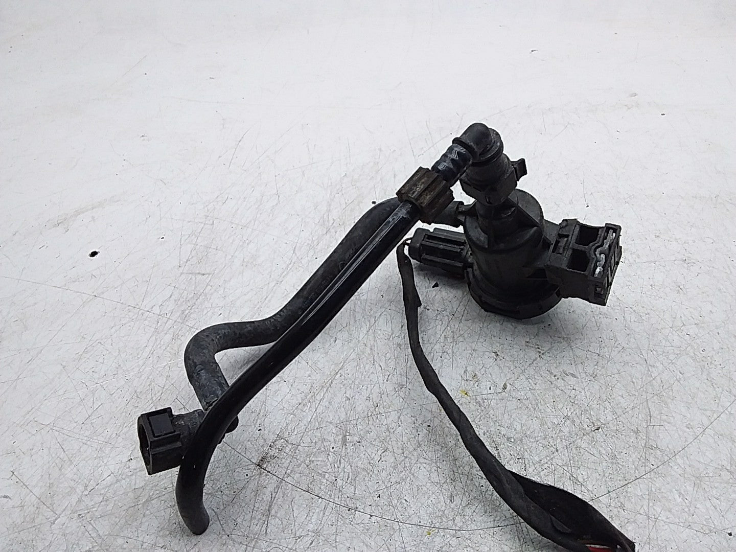 MERCEDES BENZ E-CLASS PURGE VALVE W207 E200 COUPE PURGE VALVE  A0014760532 FMR14