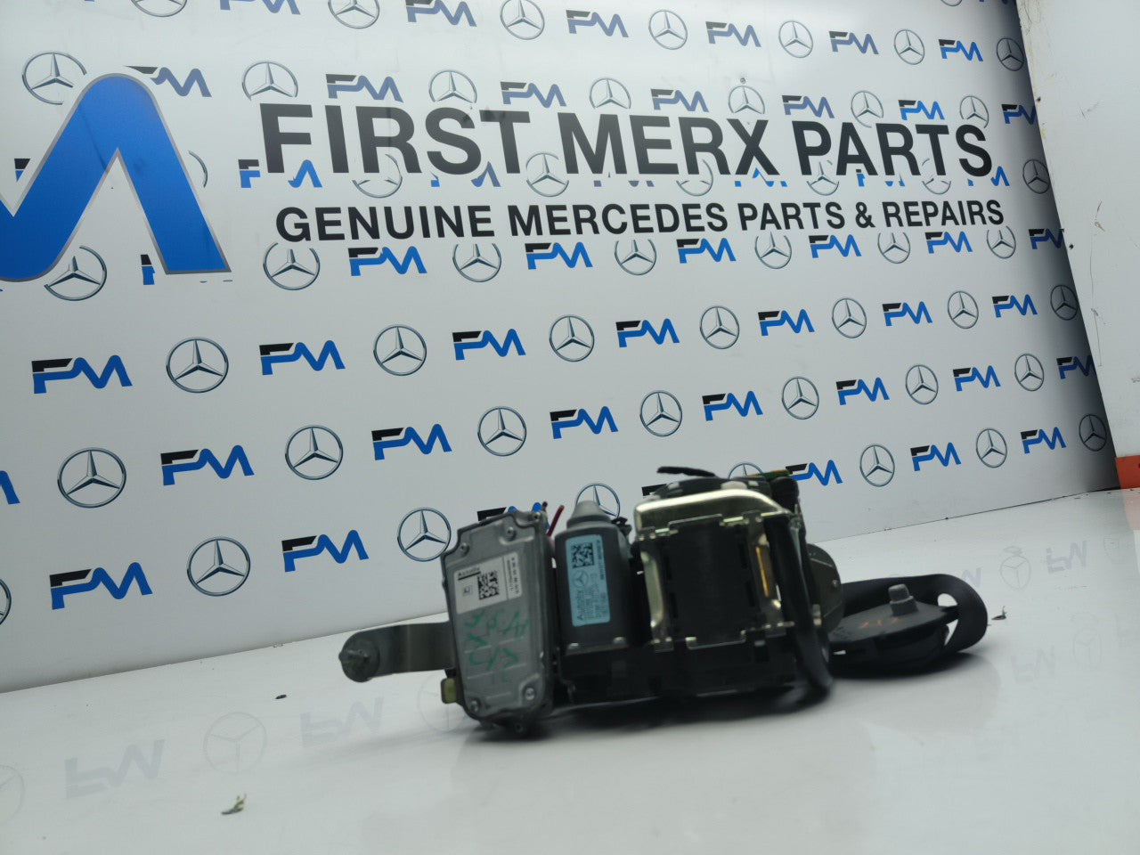 MERCEDES E CLASS W212  SEAT BELT FRONT LEFT PASSENGER SIDE A2128607585 FMS22 NSF