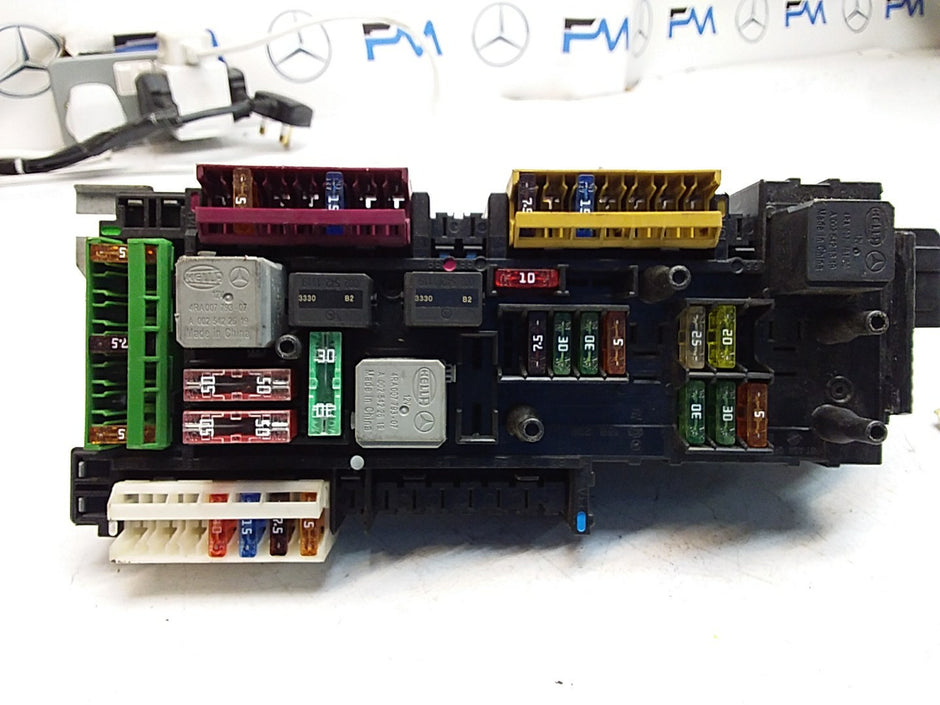 Mercedes E-CLASS W212 FUSE BOX RELAY  A2129000023 FMF110