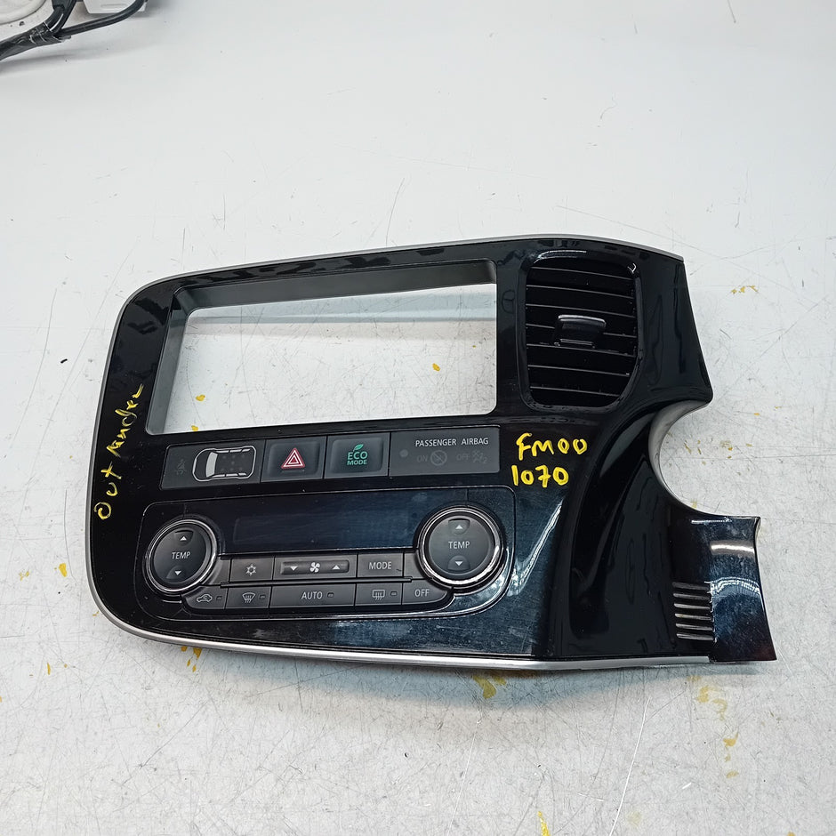 MITSUBISHI OUTLANDER PHEV HEATER  CONTROL PANEL CAB502A043A C68372 FM001070