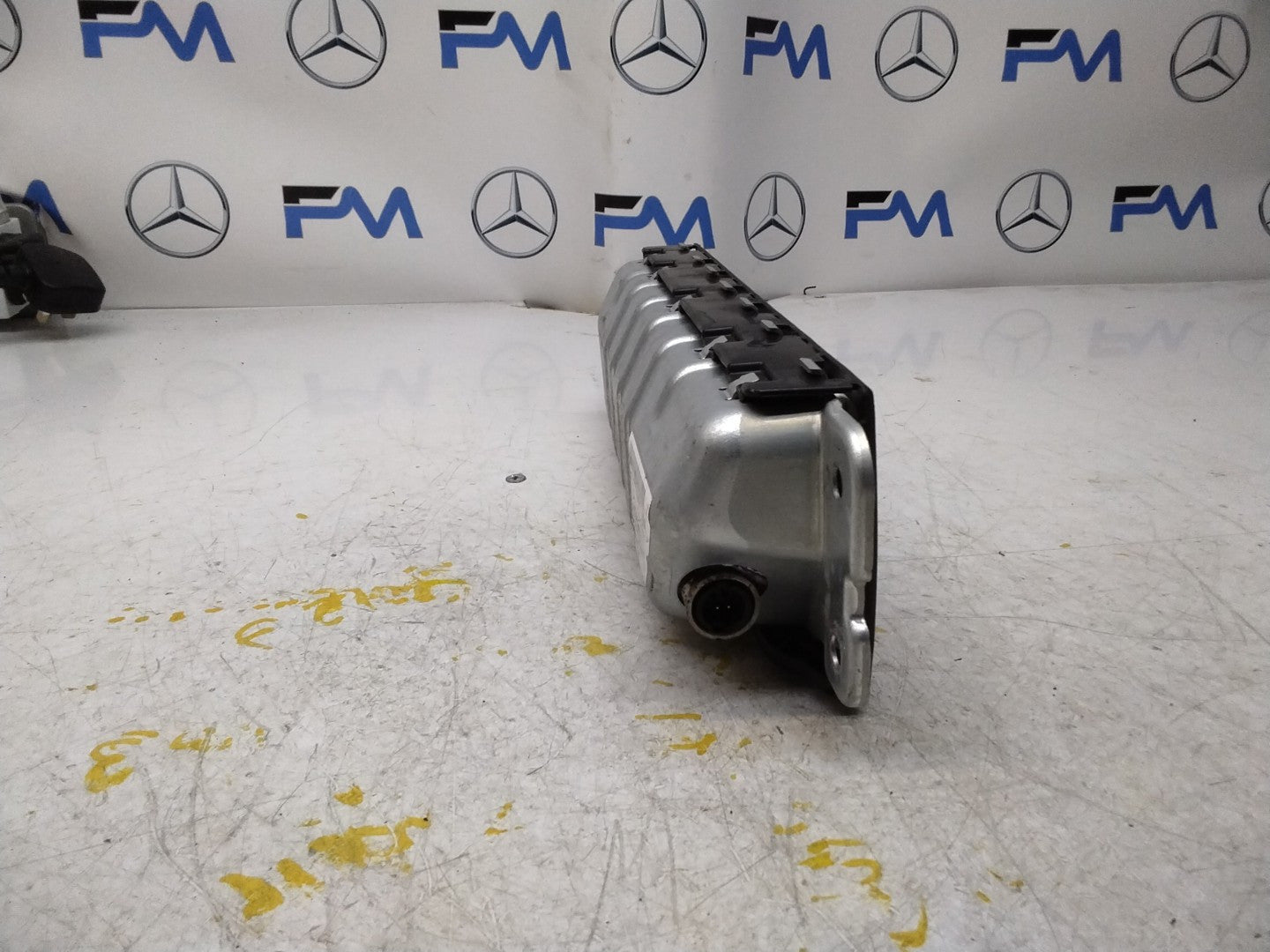 2018 MERCEDES BENZ A-CLASS W213 DRIVER SIDE KNEE AIRBAG A2138600302 FM00736