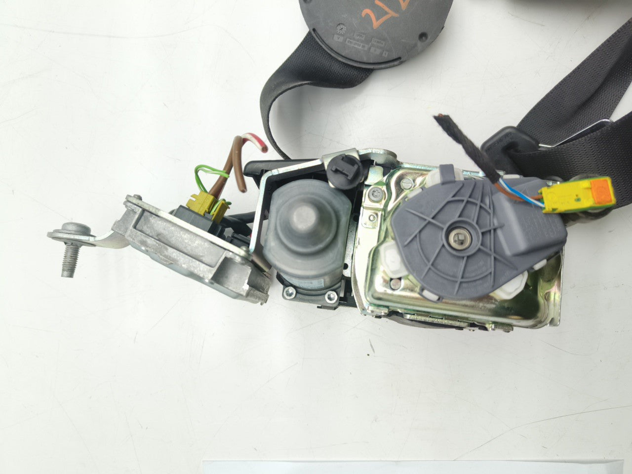 MERCEDES E CLASS W212  SEAT BELT FRONT LEFT PASSENGER SIDE A2128607585 FMS22 NSF