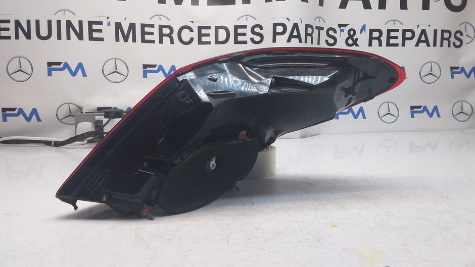 MERCEDES C-CLASS W205 PASSENGER SIDE NS REAR TAIL LIGHT 2014 FMT103