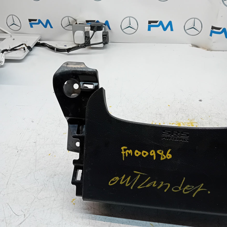 MITSUBISHI OUTLANDER MK3 KNEE AIR SRS BAG RIGHT DRIVER SIDE 7030A-31753 FM00986