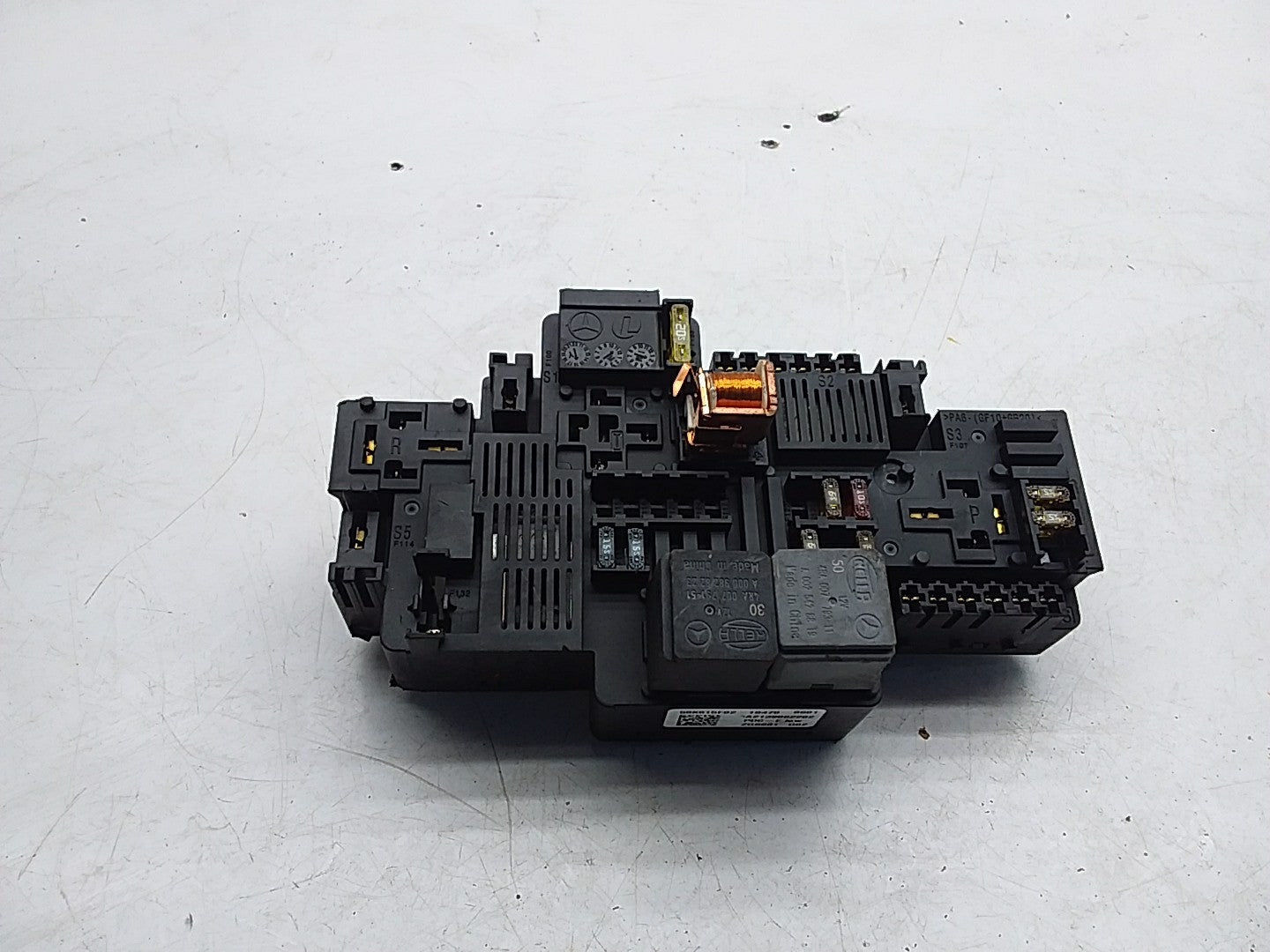 MERCEDES BENZ E-CLASS W213 2016ONWARDS FUSE RELAY BOX  A2139062202 FMF129