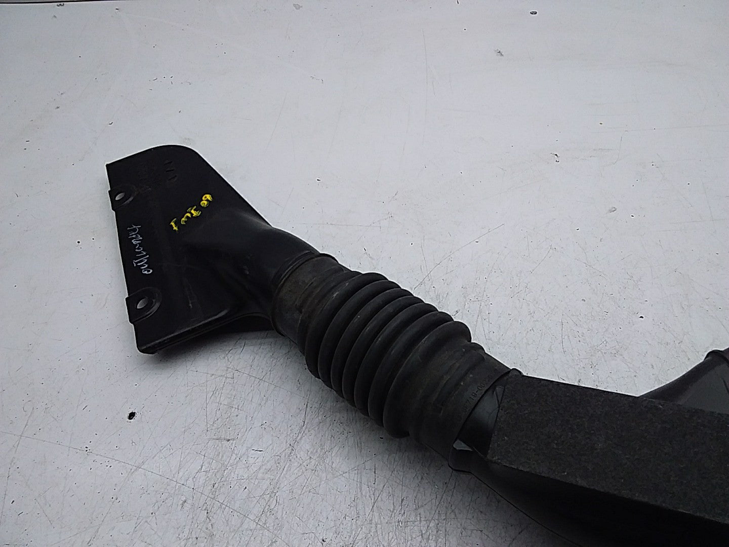 OUTLANDER AIR INTAKE TUBE 2.4 PETROL FMI09 1505A661